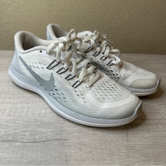 Nike Women’s White Flex Fitsole 2017 Running Shoe in Size 6.5 EUC - Picture 1 of 15